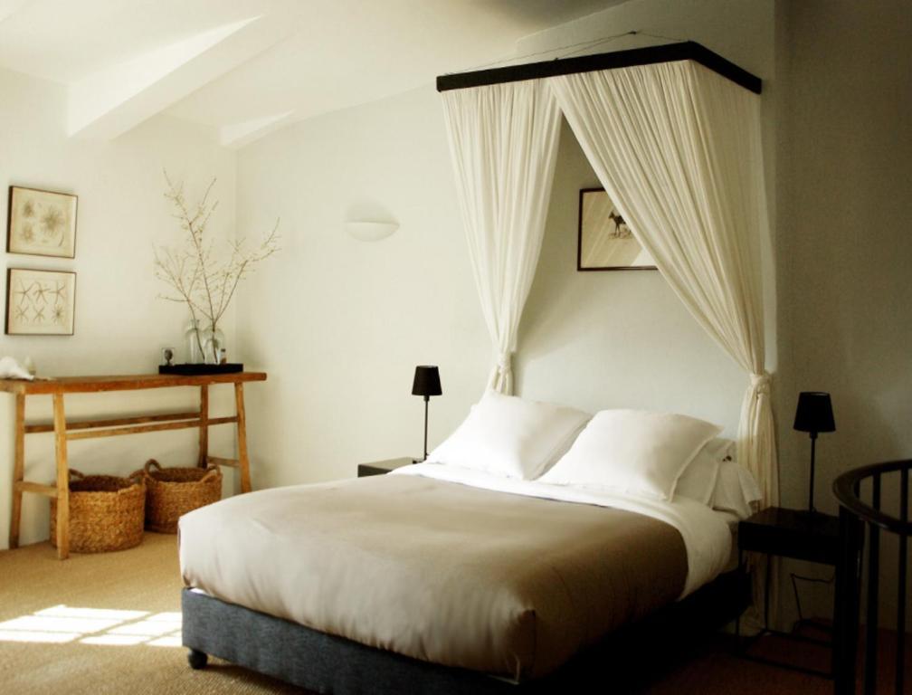 Monte Arena Bed & Breakfast Montaren-et-Saint-Mediers Luaran gambar