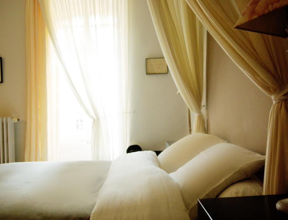 Monte Arena Bed & Breakfast Montaren-et-Saint-Mediers Luaran gambar